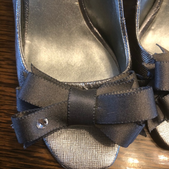 Nine West Silver Heels - Picture 2 of 4